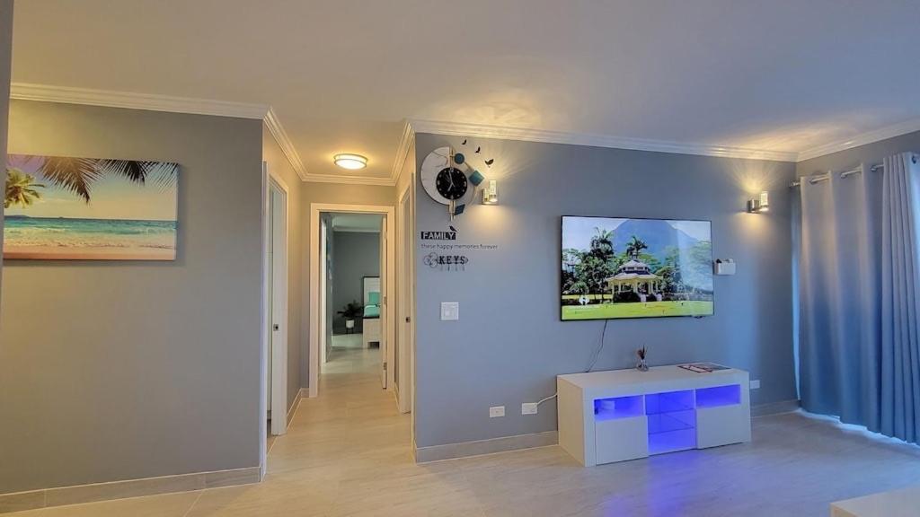 Waikiki Condo 2 Bedrooms 2 Bathrooms With 1 Free Parking Space هونولولو المظهر الخارجي الصورة