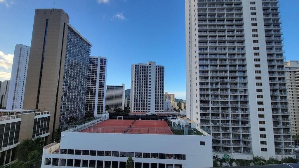 Waikiki Condo 2 Bedrooms 2 Bathrooms With 1 Free Parking Space هونولولو المظهر الخارجي الصورة